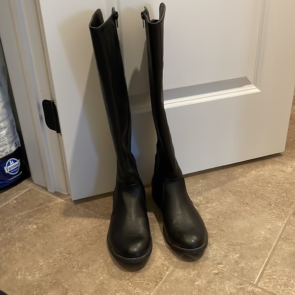 Black tall leather boots - Picture 3 of 4